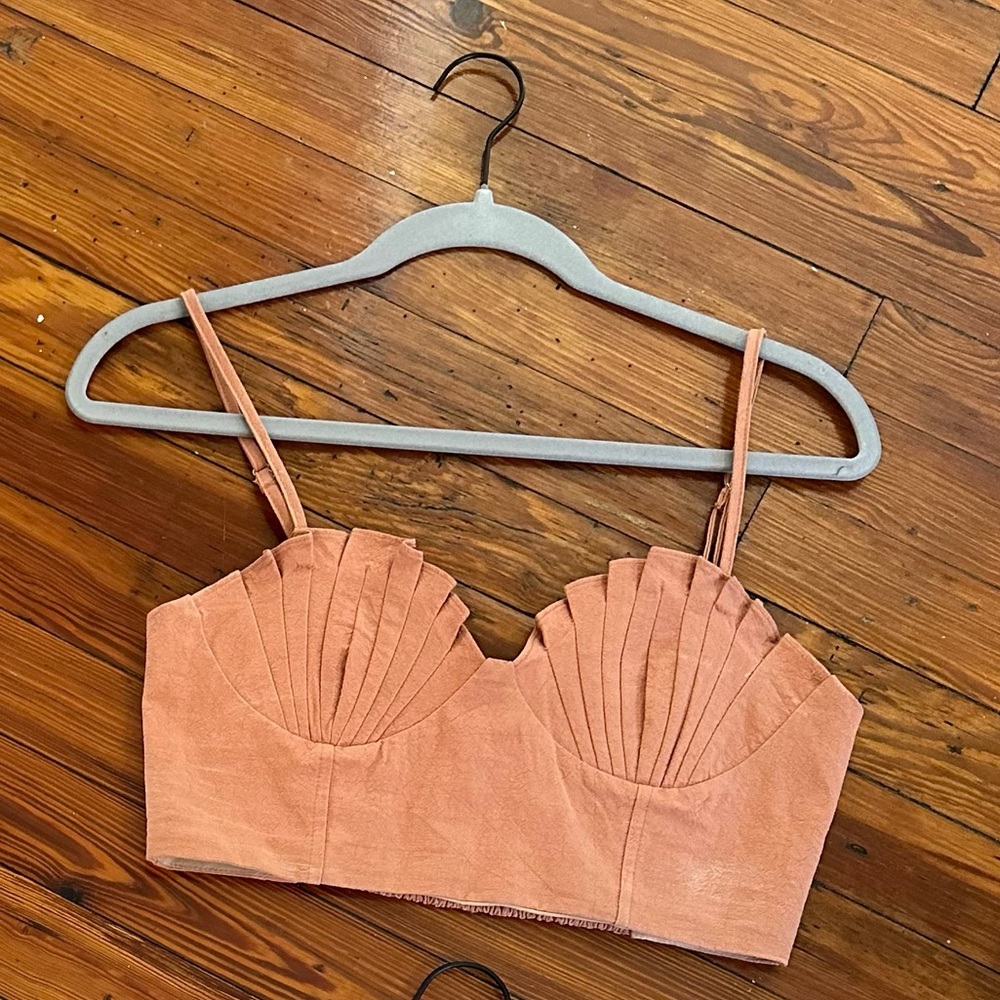 Storia Orange Seashell Crop Top